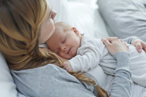 Εννιά συνηθισμένες απορίες για το νεογέννητο και οι απαντήσεις τους