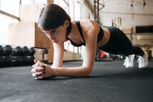 Γυμναστική για αρχάριους: 3 ασκήσεις που θα μεταμορφώσουν το σώμα σας