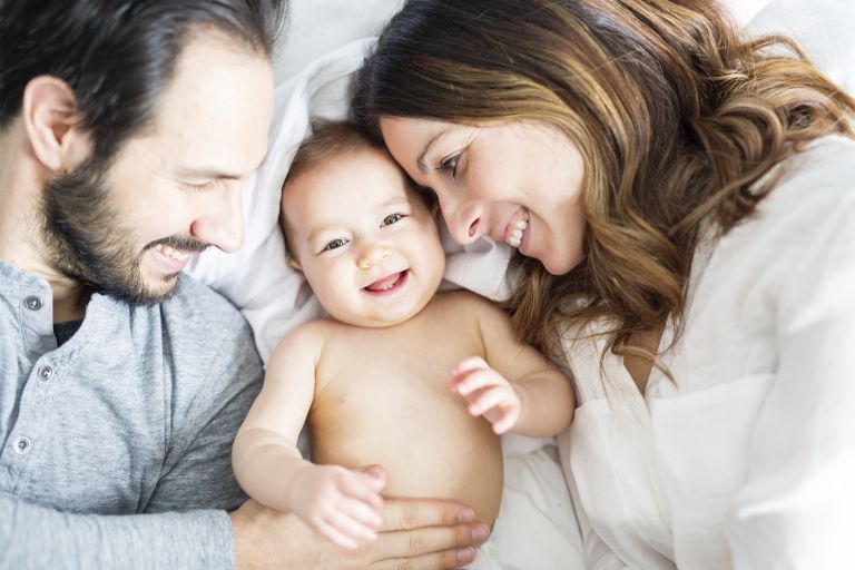 Συμβουλές για να απολαύσετε πραγματικά τους πρώτους μήνες ως νέοι γονείς | vita.gr