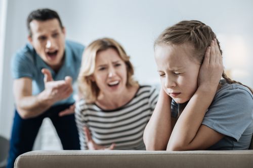 Τι συμβαίνει πραγματικά όταν φωνάζουμε στα παιδιά μας;