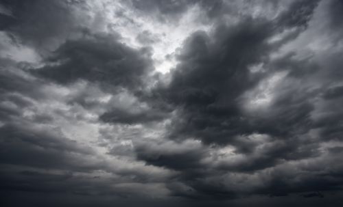 Σαρώνει τη χώρα η κακοκαιρία Γηρυόνης – Πότε θα κοπάσουν τα φαινόμενα