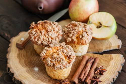 Muffins με μήλο και κανέλα