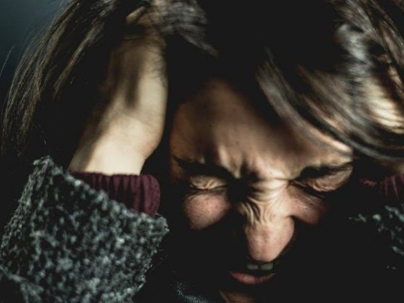 Πώς επηρεάζει η συνέρευση τον πονοκέφαλο | vita.gr