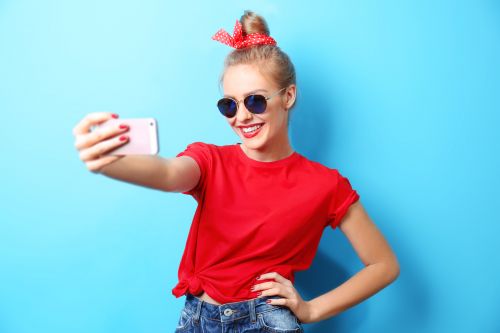 Γιατί το παιδί βγάζει τόσες selfies;