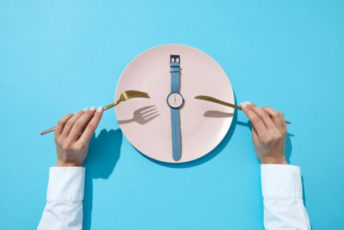 Διαλειμματική δίαιτα: Πώς επηρεάζει την ψυχολογία μας;