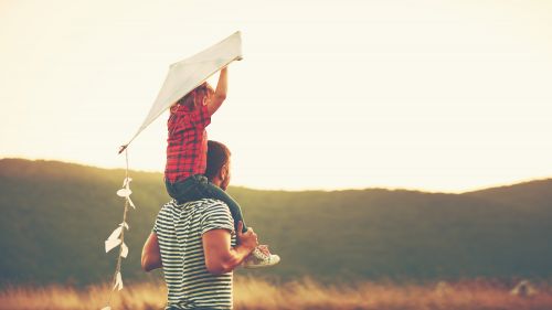 Μεγαλώνουμε ευτυχισμένα παιδιά