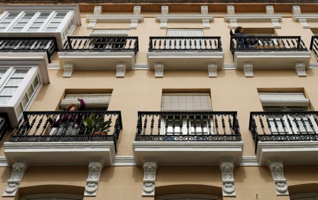 Κοροναϊός – Ισπανία : Σοπράνο τραγουδά από το παράθυρό της και συγκινεί