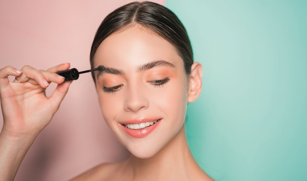 Γίνετε brow expert με έξι κινήσεις