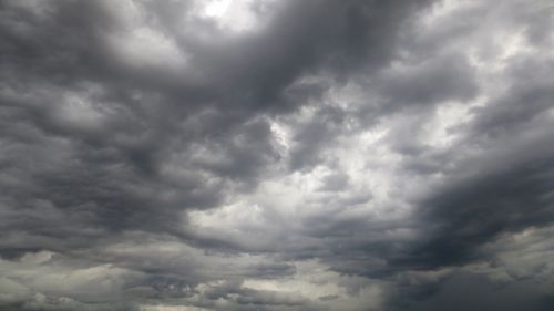 Πρόγνωση MEGA: Συννεφιασμένος ο καιρός – Που θα βρέξει