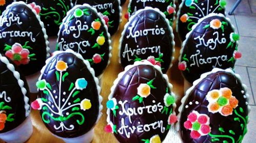 Κοροναϊός : Ζαχαροπλαστεία κάνουν delivery τσουρέκια και σοκολατένια αβγά