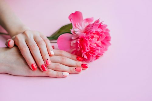 Πέντε tips για να βάψετε τα νύχια σας σαν επαγγελματίας