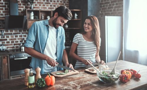 Μπείτε στην κουζίνα: Πέντε λόγοι να προτιμήσετε το σπιτικό φαγητό