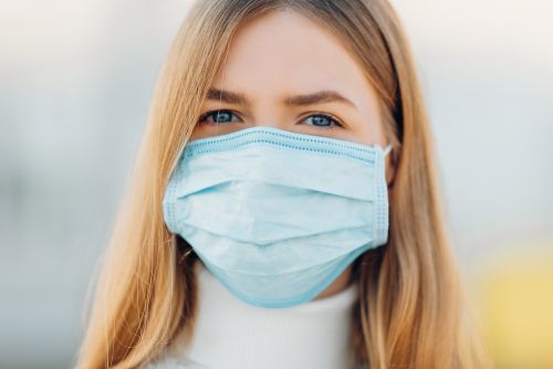 Κοροναϊός: Πώς θα χρησιμοποιήσετε σωστά τη μάσκα, σύμφωνα με τον Παγκόσμιο Οργανισμό Υγείας