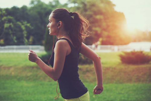 Κοροναϊός: Αρκεί η απόσταση των δύο μέτρων όταν γυμναζόμαστε έξω;