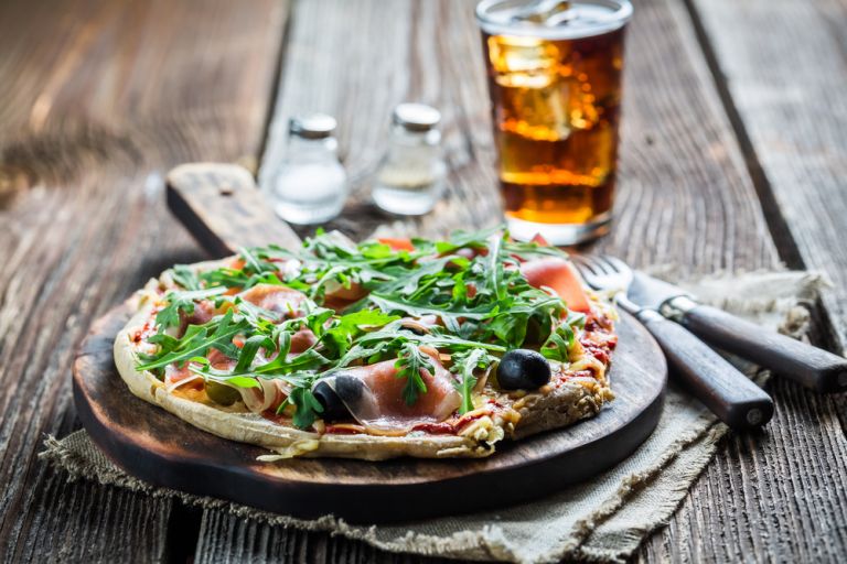 Πώς θα κάνουμε την πίτσα μας πιο υγιεινή; | vita.gr