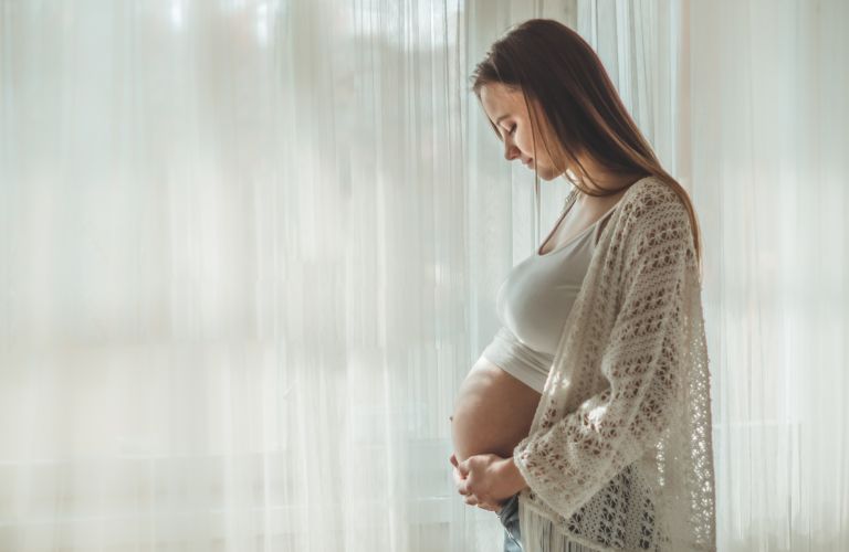 Πώς θα δεθείτε με το αγέννητο μωρό σας | vita.gr