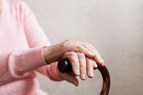 Κοροναϊός: Σοβαρά προβλήματα ψυχικής και σωματικής υγείας σε ηλικιωμένους