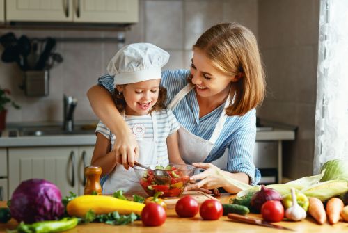 Βοηθήστε το παιδί να κάνει πιο υγιεινές διατροφικές επιλογές