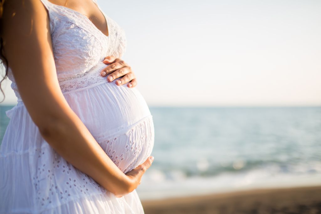 Πέντε λόγοι να λατρέψετε την εγκυμοσύνη το καλοκαίρι