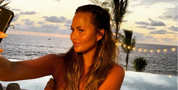 Chrissy Teigen: Το μήνυμά της προς όλες τις γυναίκες