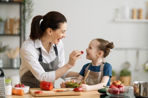 Ποια θρεπτικά συστατικά πρέπει να περιλαμβάνει η διατροφή του παιδιού