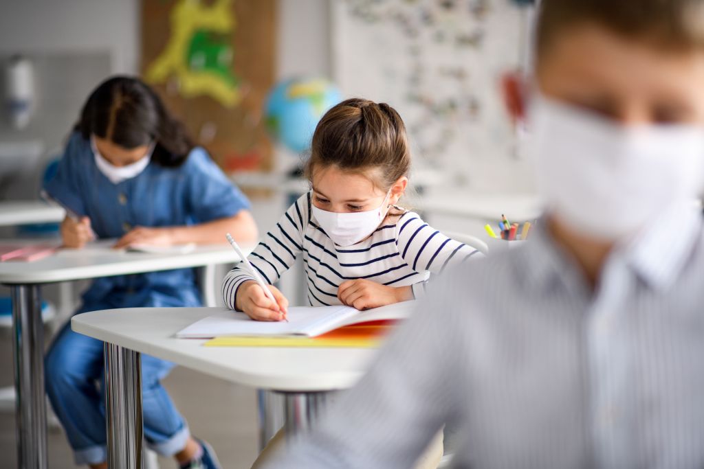 Κοροναϊός: Πόσο ασφαλής είναι μία σχολική τάξη με 15 μαθητές;