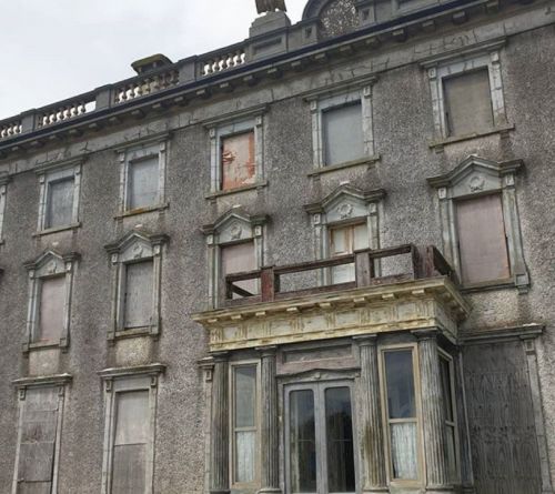 Προς πώληση ιστορικό στοιχειωμένο αρχοντικό της Ιρλανδίας