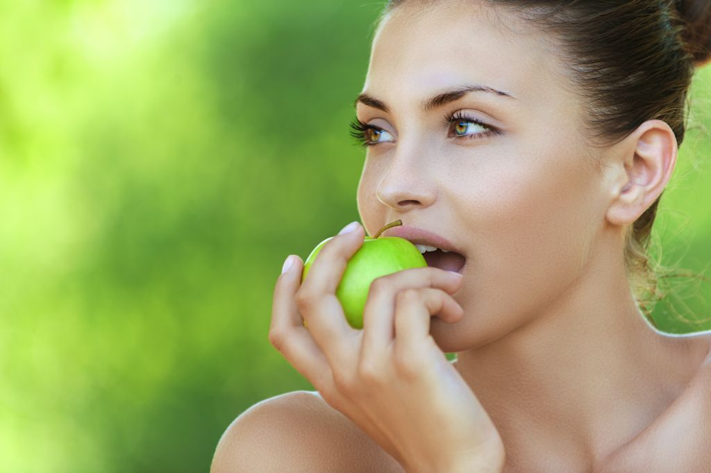 Το μήλο όντως προφυλάσσει την υγεία;