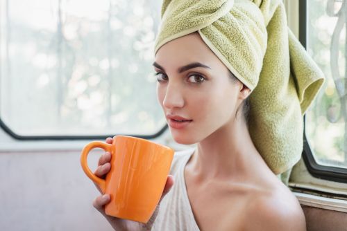 Πώς θα ενυδατώσετε το δέρμα και τα μαλλιά σας μετά τις διακοπές