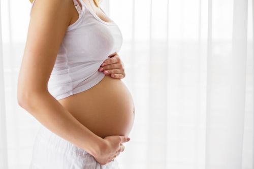 Νέα έρευνα: Οι έγκυες με κοροναϊό είναι πιθανότερο να γεννήσουν πρόωρα