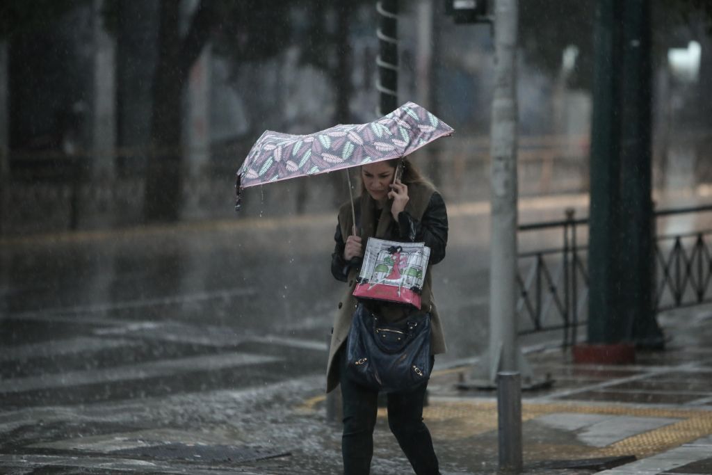 Έκτακτο δελτίο επιδείνωσης του καιρού με βροχές και καταιγίδες