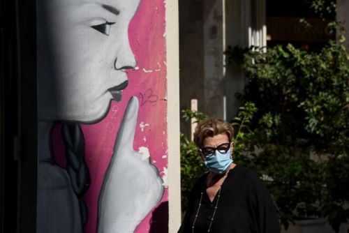 Κοροναϊός: Φόβοι για νέα φάση επιμόλυνσης ηλικιωμένων από νέους