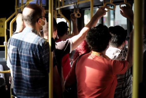 Μέτρα κοροναϊού: Πόσα άτομα επιτρέπονται σε ΙΧ, ταξί