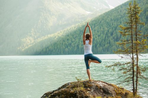 Χρόνιος πόνος: Φυσική ανακούφιση με yoga και διαλογισμό