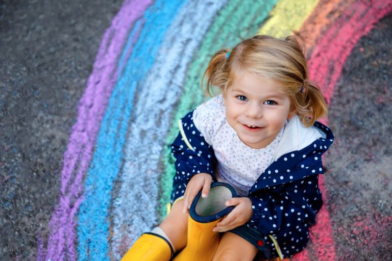 Διασκεδαστικοί τρόποι να μάθετε στο παιδί τα χρώματα | vita.gr