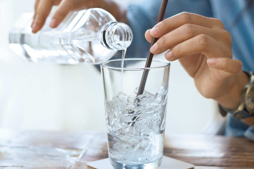 Μπορεί το παγωμένο νερό να ενισχύσει το αδυνάτισμα;
