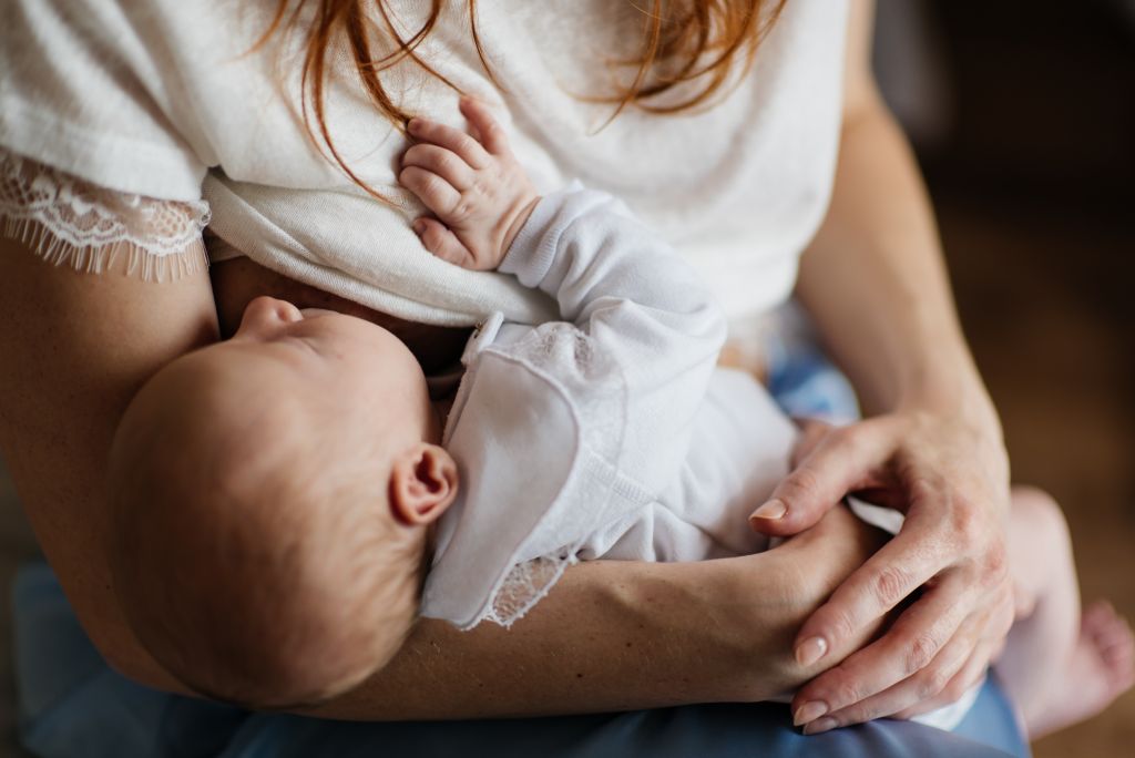 Έρευνα: Τι ισχύει για τη μετάδοση του κοροναϊού από τις μητέρες στα νεογέννητα
