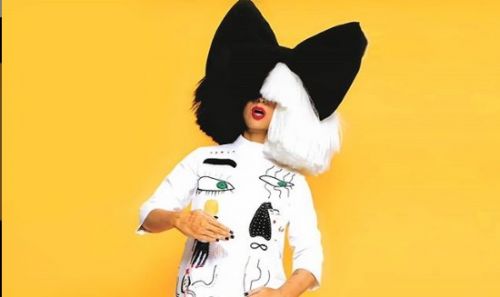 Sia : Η συγκινητική ιστορία πίσω από την υιοθεσία των γιων της