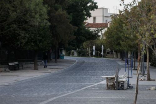 Κοροναϊός – Lockdown : Ερήμωσε η Αθήνα – Άδειοι δρόμοι και πλατείες [εικόνες]