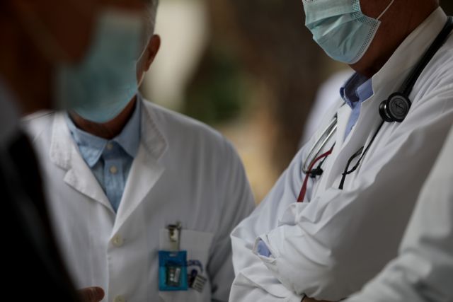 Υπουργείο Υγείας: Πρόσληψη 300 μόνιμων γιατρών σε ΜΕΘ | vita.gr