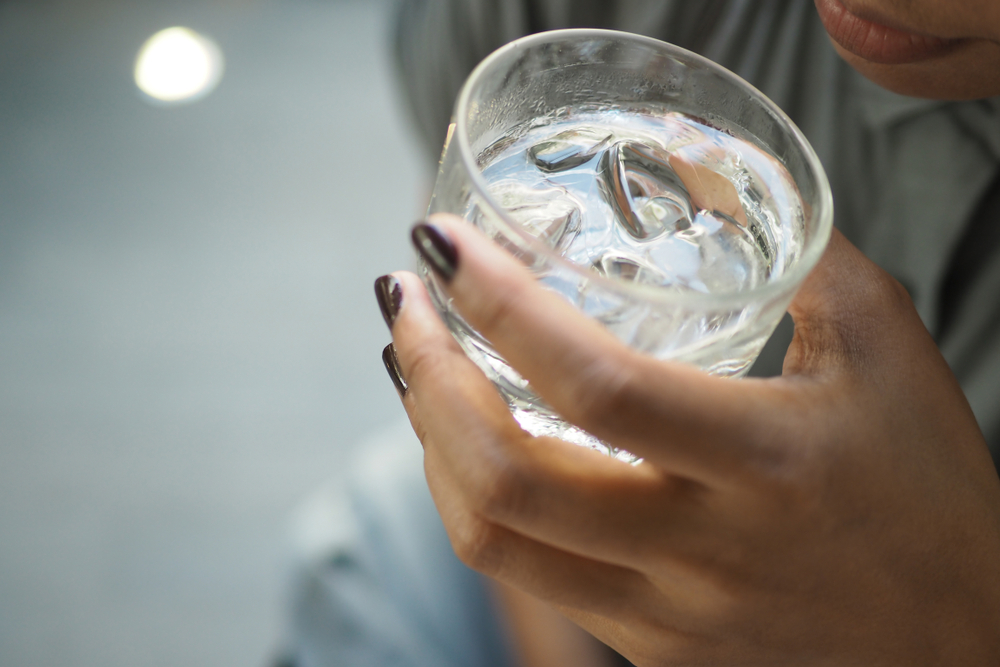 Πώς θα καταφέρετε να πίνετε περισσότερο νερό