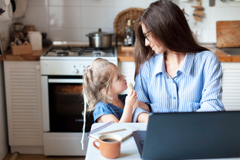 Πώς θα καταφέρετε να δουλέψετε από το σπίτι αν είστε γονείς