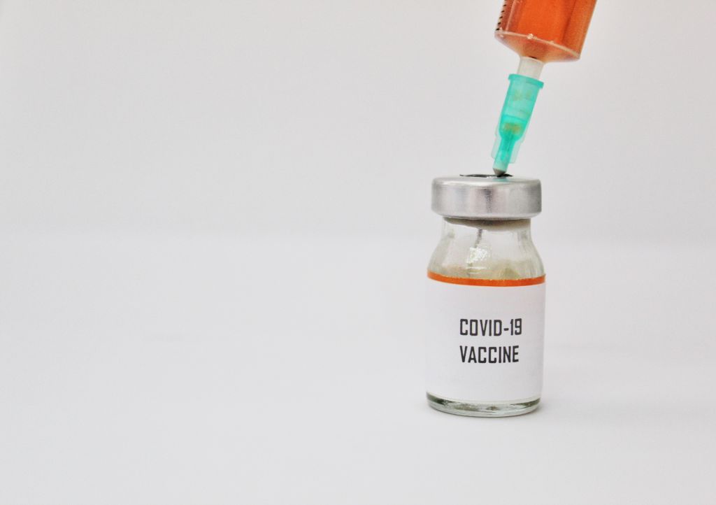 Εμβόλιο κατά κοροναϊού: Πόσο θα κοστίσει - Ποιοι θα το πάρουν πρώτοι