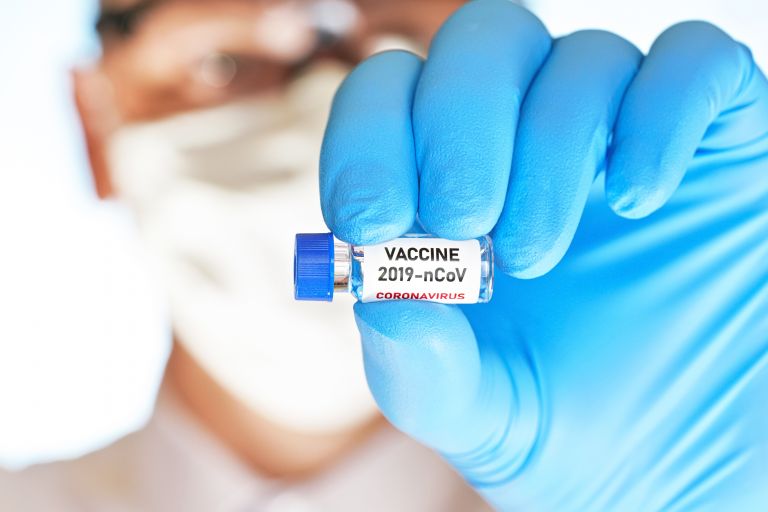 Να κάνω το εμβόλιο της γρίπης και της covid-19 ταυτόχρονα; | vita.gr