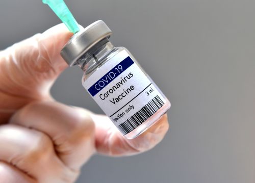 Εμβόλια κοροναϊού : Πώς θα φτάσουν από το εργοστάσιο στον πληθυσμό;