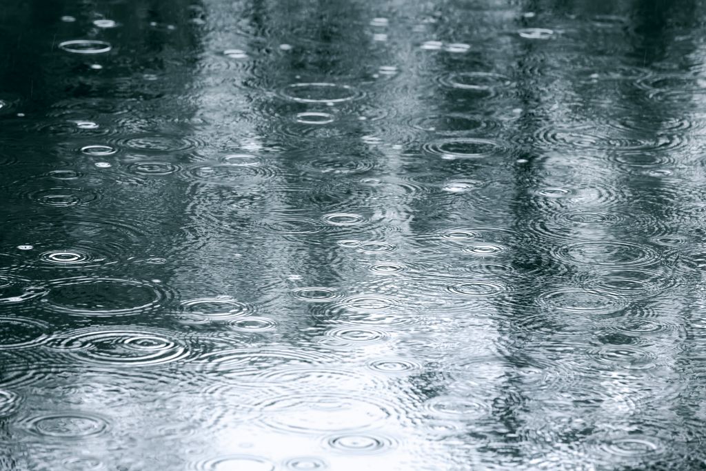 «Χαλάει» ο καιρός: Βροχές, καταιγίδες αλλά και χαλάζι