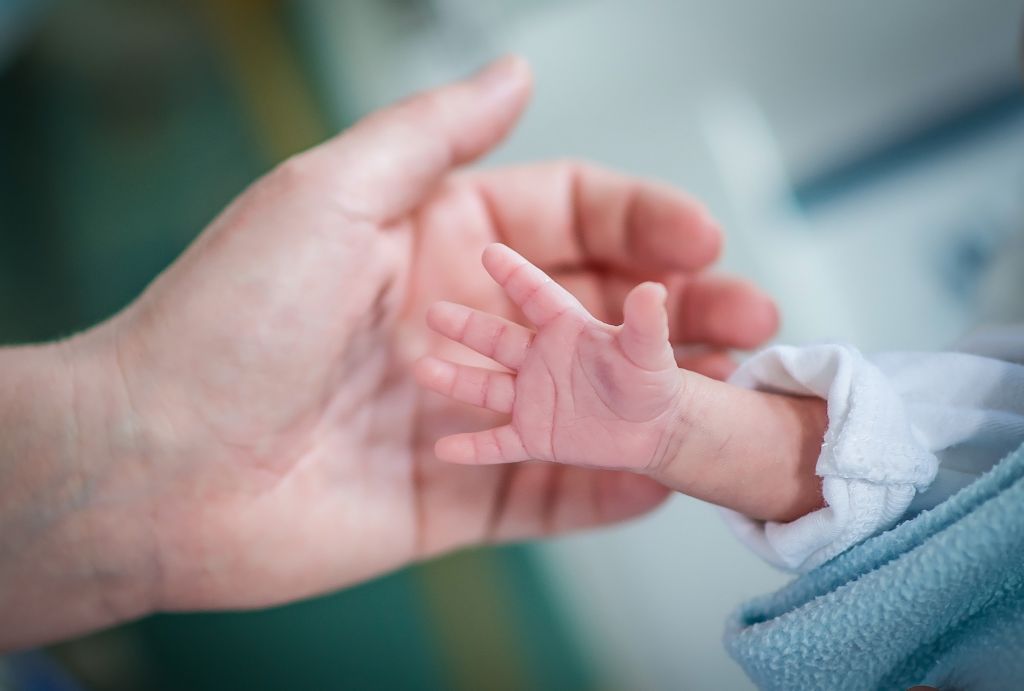 Νέα έρευνα: Αυξημένος ο κίνδυνος εισαγωγών στο νοσοκομείο για τα παιδιά που είχαν γεννηθεί πρόωρα
