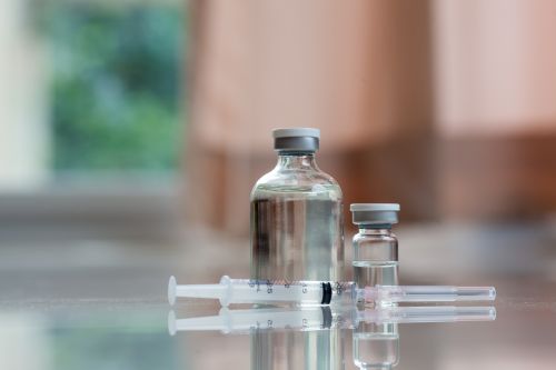 Εμβόλιο ιλαράς-ερυθράς-παρωτίδιδας: Μας προστατεύει από τον νέο κοροναϊό;