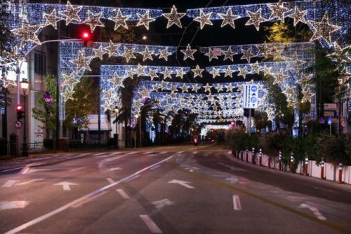 Κοροναϊός : Χριστούγεννα με τοπικά lockdown και μαζικά rapid test