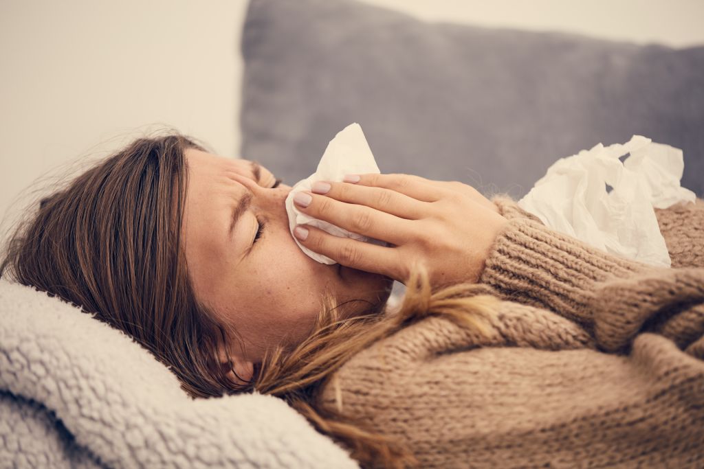 Γρίπη: Ποια η περίοδος επώασης; Πότε είμαστε πιο μεταδοτικοί